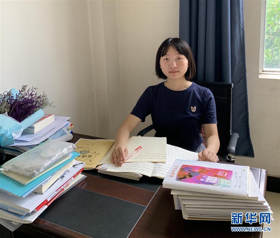（在習(xí)近平新時(shí)代中國(guó)特色社會(huì)主義思想指引下——新時(shí)代新作為新篇章·總書記關(guān)心的百姓身邊事·圖文互動(dòng))（2）“我走進(jìn)大山，是為了讓你走出大山”——大學(xué)生支教故事