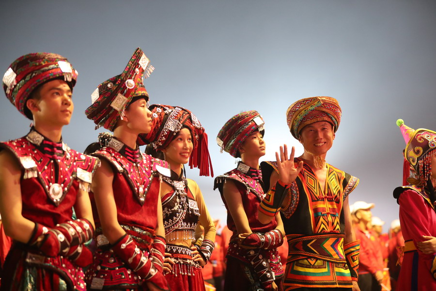 好兒好女好家園，齊心奔小康，共圓中國夢